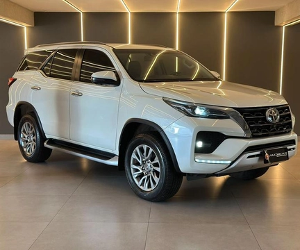 Toyota Hilux SW4 2022 Branco — foto 1 de 3