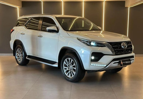 Toyota Hilux SW4 2022 Branco — foto 1 de 3