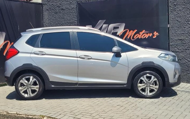 imagem-https://www.socarrao.com.br/sc-vehicle-images-prod/3569390/1790368499123-8438351_13_B_7b2fb07056.jpeg