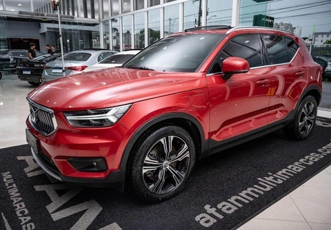 Volvo XC40 2021 Vermelho — foto 1 de 3