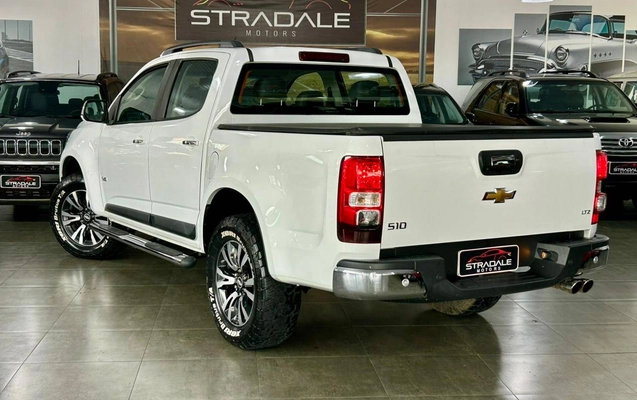 imagem-https://www.socarrao.com.br/sc-vehicle-images-prod/3570663/1788277628652-e376645c2dc9426e83fc0cfad7673a16_1788277493421.jpg