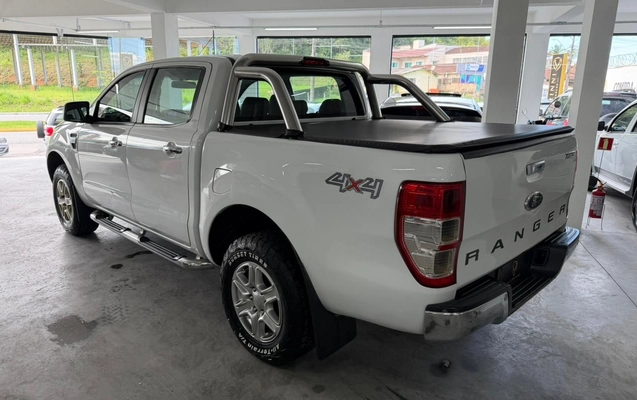 imagem-https://www.socarrao.com.br/sc-vehicle-images-prod/3571073/1788278815602-ZTcwZjdlNWMtOTJjMy00MzhlLTg4N2UtYWU5YWU0MzRkN2I5LmpmaWY.jfif
