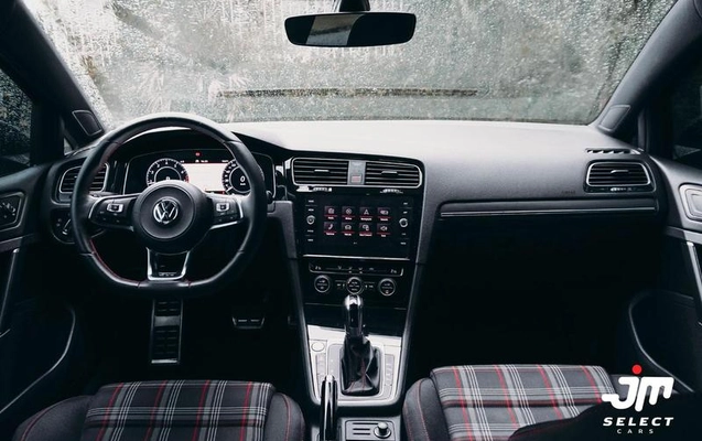 imagem-https://www.socarrao.com.br/sc-vehicle-images-prod/3571075/1789588613680-8438684_17_B_5e3b0fb992.jpeg