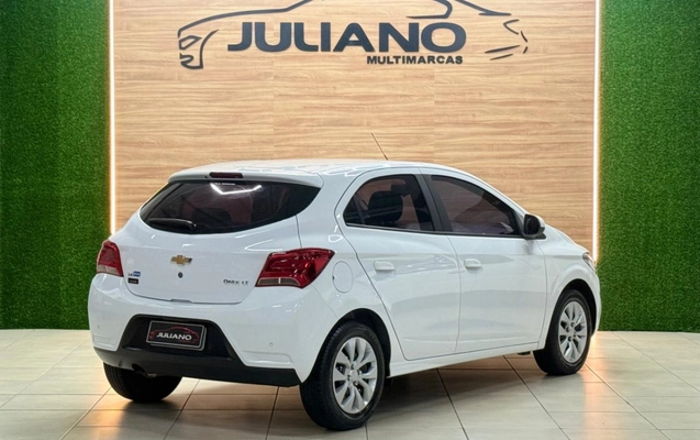 imagem-https://www.socarrao.com.br/sc-vehicle-images-prod/3572143/1788283293564-9w3nX6fQwxnUznMDOf8qdC8rB7SuI8P1.jpg