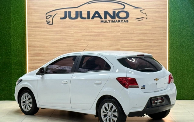 imagem-https://www.socarrao.com.br/sc-vehicle-images-prod/3572143/1788283293565-5KoFHkNq8M86AzVfjJEDj1BtKOlaCXfC.jpg