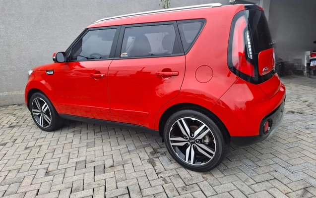 imagem-https://www.socarrao.com.br/sc-vehicle-images-prod/3572500/1788282916883-7_014947.jpg
