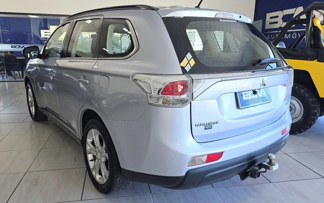 imagem-https://www.socarrao.com.br/sc-vehicle-images-prod/3572714/1789398681212-90160a520564412c9c5c2aec32c06130_1770476218089.jpg