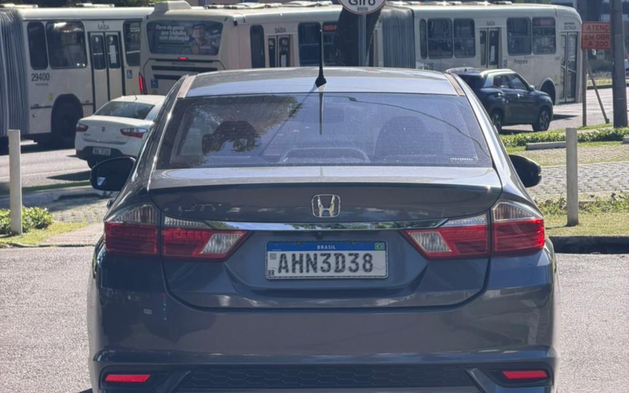imagem-https://www.socarrao.com.br/sc-vehicle-images-prod/3573549/1788285620132-SU1HXzg2NDYuSlBH.JPG