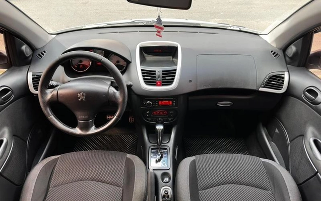 imagem-https://www.socarrao.com.br/sc-vehicle-images-prod/3575823/1789393312194-8439109_14_B_fe756b297a.jpeg