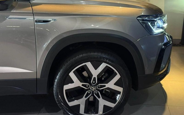 imagem-https://www.socarrao.com.br/sc-vehicle-images-prod/3575994/1789150363038-8440204_14_B_aefc3ce2eb.jpeg