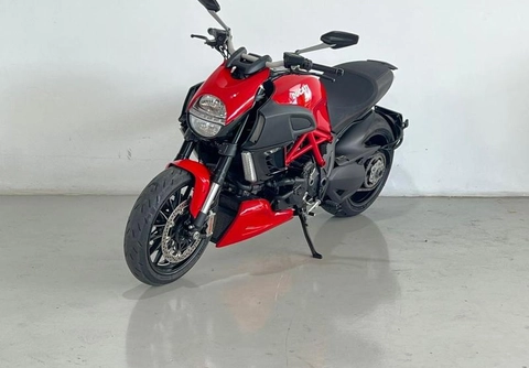 Ducati DIAVEL 1198 2012 Vermelho — foto 1 de 3