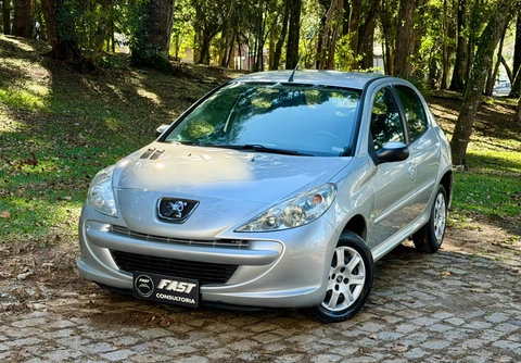 Peugeot 207 2014 Prata — foto 1 de 3