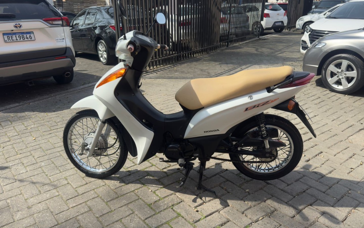 Honda C 100 BIZ-ES 2015 Branco — foto 1 de 3