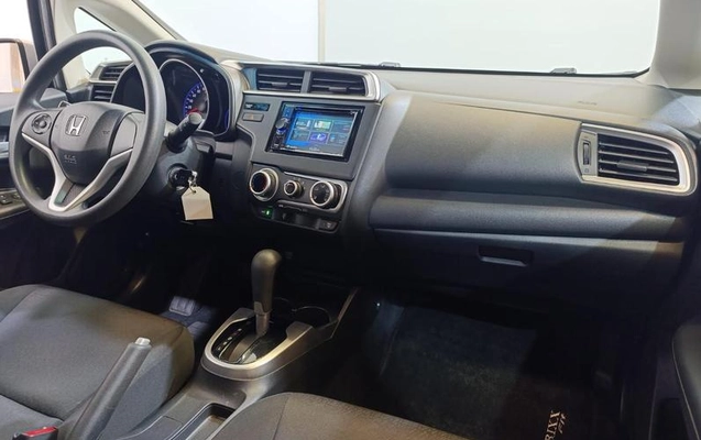imagem-https://www.socarrao.com.br/sc-vehicle-images-prod/3581457/1788524642117-8441180_5_B_1c991a2da6.jpeg
