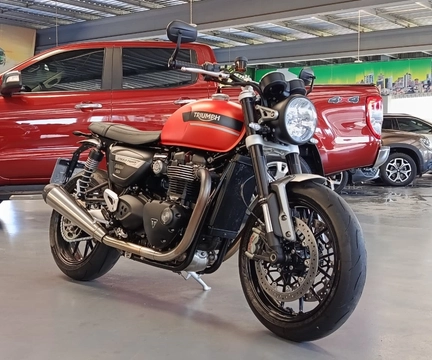 Triumph Speed Twin 1200cc 2023 Laranja — foto 1 de 3