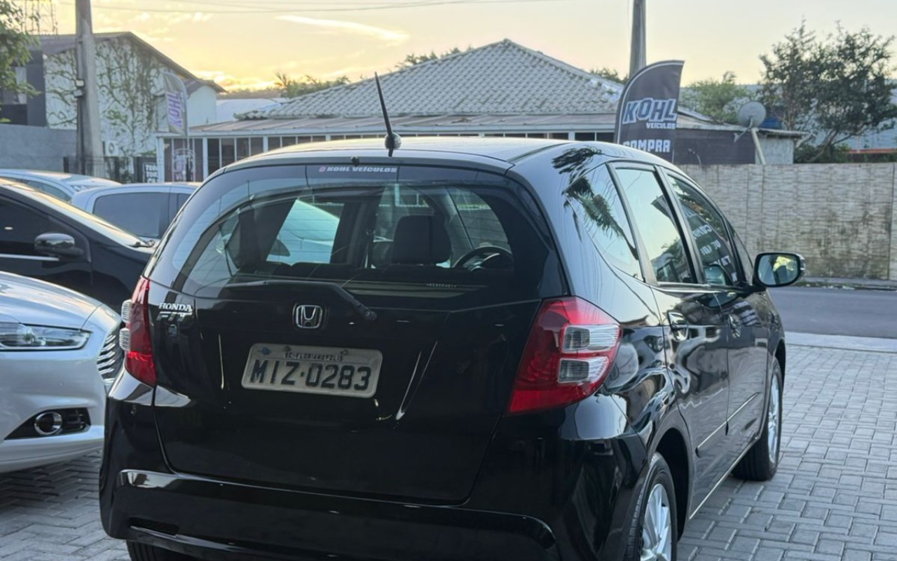 imagem-https://www.socarrao.com.br/sc-vehicle-images-prod/3587186/1788348993147-V2hhdHNBcHAgSW1hZ2UgMjAyNi0wOS0wMSBhdCAxOS4xMS40MCAoMykuanBlZw.jpeg