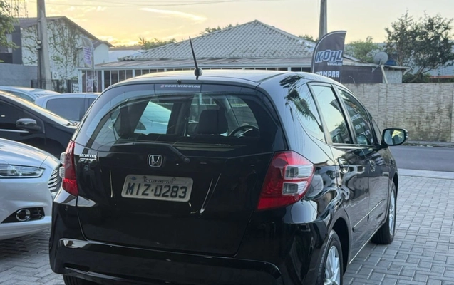 imagem-https://www.socarrao.com.br/sc-vehicle-images-prod/3587186/1788348993147-V2hhdHNBcHAgSW1hZ2UgMjAyNi0wOS0wMSBhdCAxOS4xMS40MCAoMykuanBlZw.jpeg