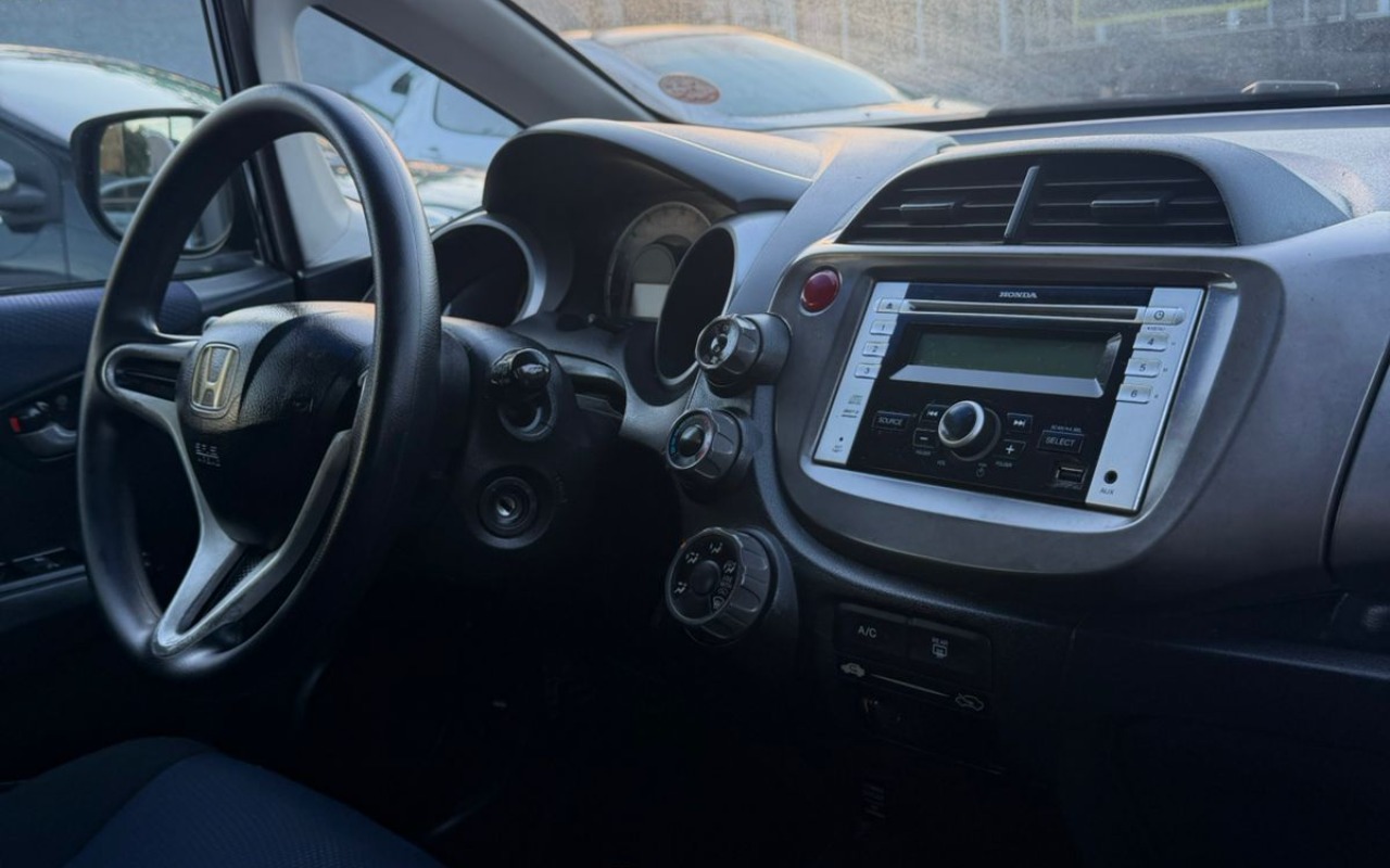 imagem-https://www.socarrao.com.br/sc-vehicle-images-prod/3587186/1788348993907-V2hhdHNBcHAgSW1hZ2UgMjAyNi0wOS0wMSBhdCAxOS4xMS40MCAoNCkuanBlZw.jpeg