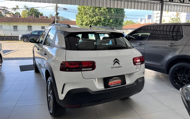 imagem-https://www.socarrao.com.br/sc-vehicle-images-prod/3587206/1788349739856-MzI2YTQ5ZTQtYmQ2MC00YTBhLWI2MmQtZTQzNGIyM2FiNDk5LmpwZWc.jpeg