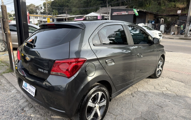 imagem-https://www.socarrao.com.br/sc-vehicle-images-prod/3587215/1788349892657-003_52d993f30558c799e8e39a8767e09c6c.jpg