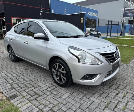 Nissan VERSA 2017 Prata — foto 1 de 3