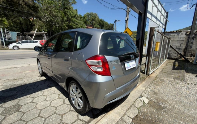 imagem-https://www.socarrao.com.br/sc-vehicle-images-prod/3587463/1788352126045-003_e9bc5a2006e5d2e6ac407188a1fa8de3.jpeg