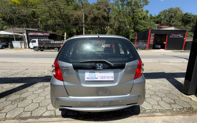 imagem-https://www.socarrao.com.br/sc-vehicle-images-prod/3587463/1788352126062-003_597f3bb24d27b0a9b1dc20c98894bc31.jpeg
