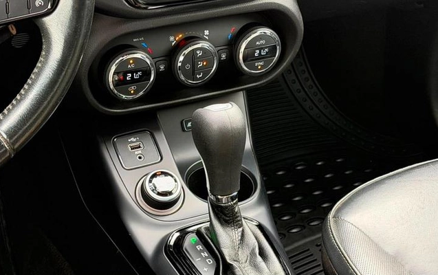 imagem-https://www.socarrao.com.br/sc-vehicle-images-prod/3587503/1788352813550-8397384_8_B_3ff4a99725.jpeg