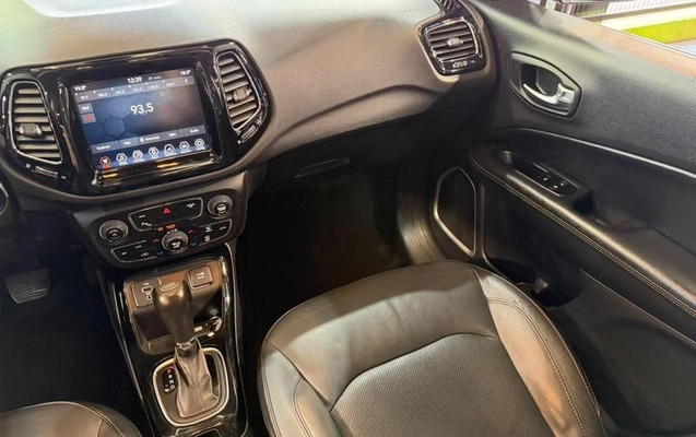 imagem-https://www.socarrao.com.br/sc-vehicle-images-prod/3587928/1789310500542-8442031_14_B_5614af8040.jpeg