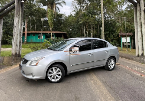 Nissan Sentra 2013 Prata — foto 1 de 3