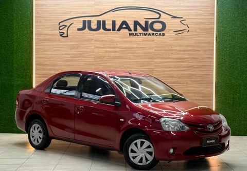 Toyota Etios 2016 Vermelho — foto 1 de 3
