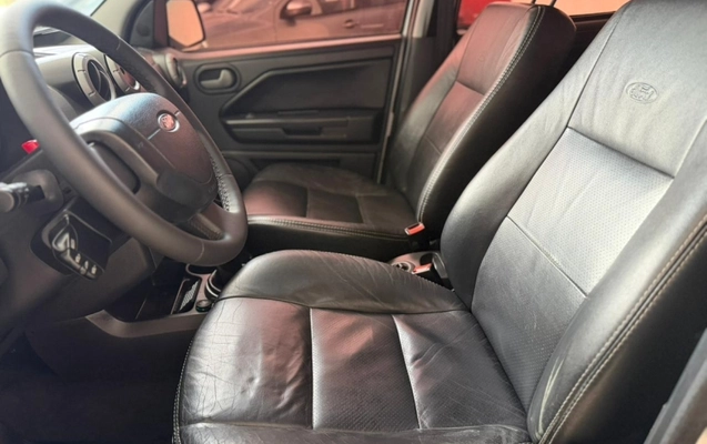imagem-https://www.socarrao.com.br/sc-vehicle-images-prod/3589374/1788360060820-OpTkwEGxPUr2A6dvLZpQq5Z2gpld9XGU.jpg