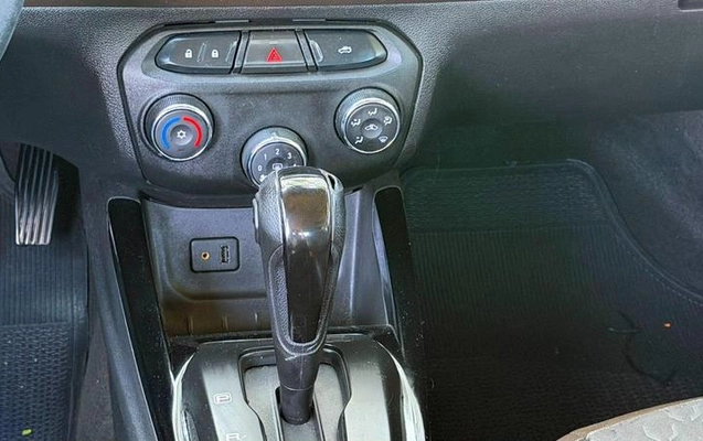 imagem-https://www.socarrao.com.br/sc-vehicle-images-prod/3589750/1788361180288-8414821_6_B_027304a697.jpeg
