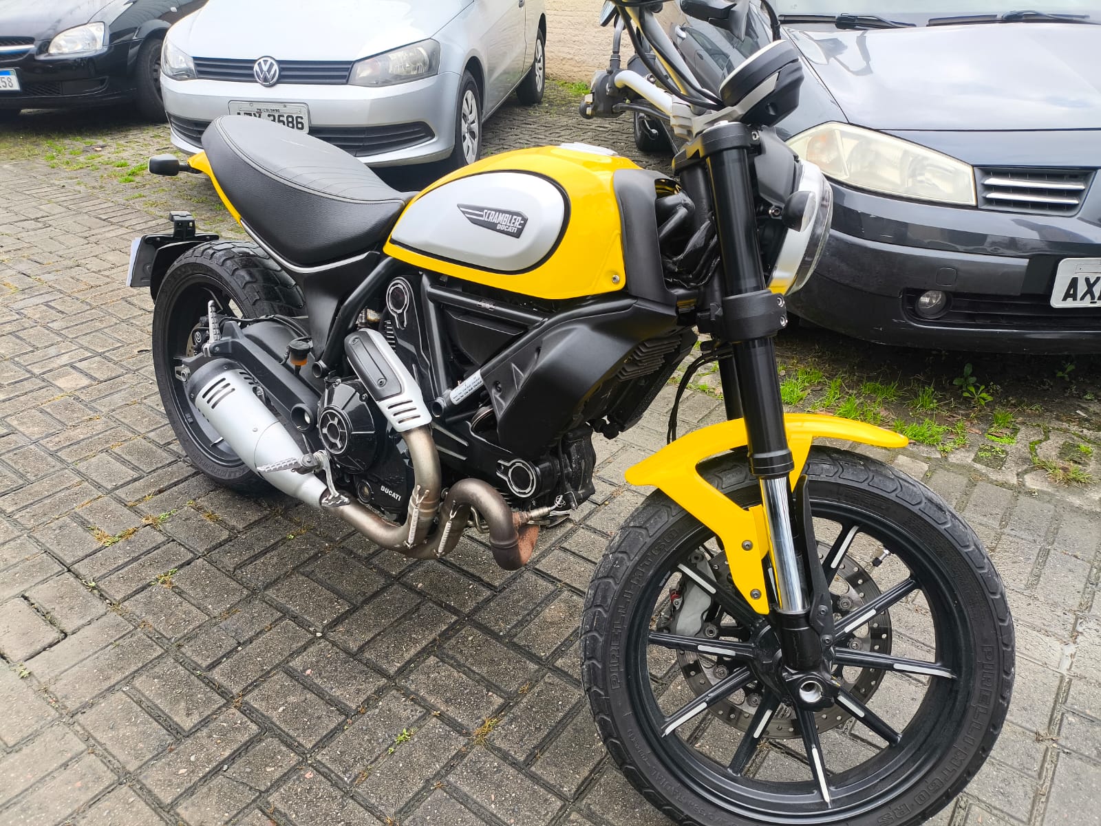 DUCATI SCRAMBLER ICON 800cc  na cor Amarelo em Curitiba / PR - 35908