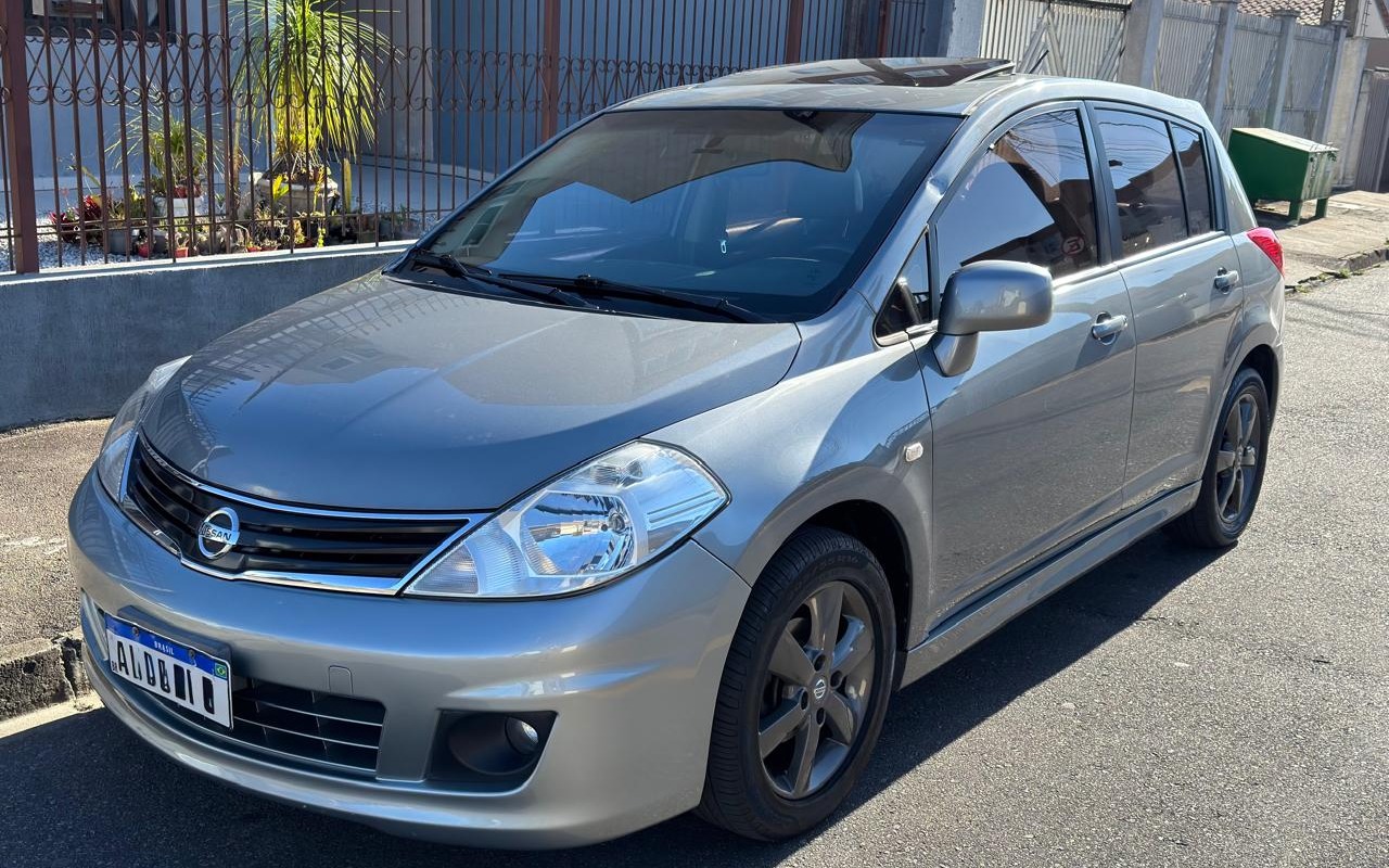 Nissan TIIDA 2013 Cinza — foto 1 de 3