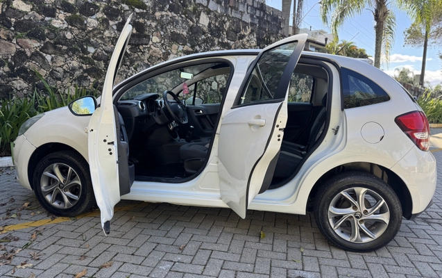 imagem-https://www.socarrao.com.br/sc-vehicle-images-prod/3591908/1788366962814-003_b4555141d4b3347718f8f11ca2d377be.jpeg