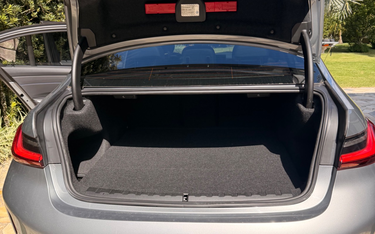 imagem-https://www.socarrao.com.br/sc-vehicle-images-prod/3593550/1788373027630-SU1HXzE4NjguanBlZw.jpeg