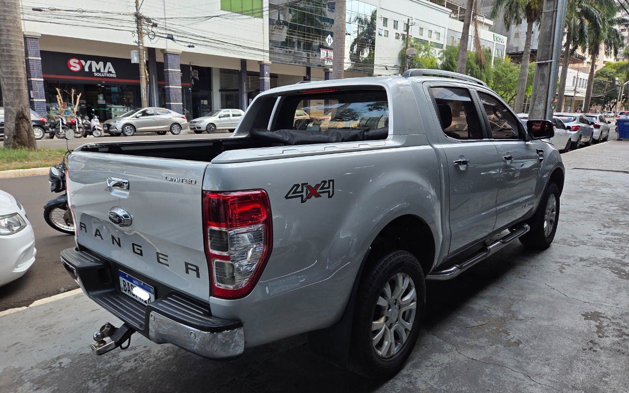 imagem-https://www.socarrao.com.br/sc-vehicle-images-prod/3594353/1788373618643-MTAwMDY1NDEzMS5qcGc.jpg