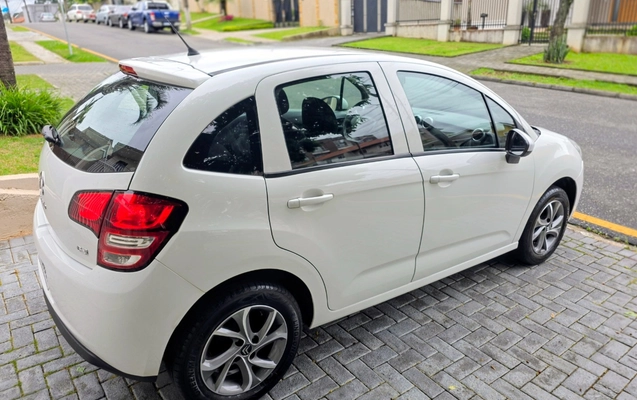 imagem-https://www.socarrao.com.br/sc-vehicle-images-prod/3594429/1788374273398-SU1HLTIwMjYwOTAxLVdBMDA1OS5qcGc.jpg