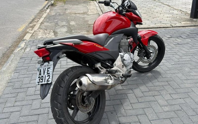 imagem-https://www.socarrao.com.br/sc-vehicle-images-prod/3594768/1788556905890-8443000_0_B_dc5ead1e36.jpeg