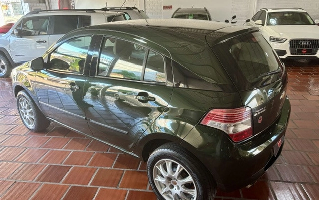imagem-https://www.socarrao.com.br/sc-vehicle-images-prod/3596168/1788379458580-dgmkomih0WoJ2Ggeh2RBwQX62YlC3RCG.jpg