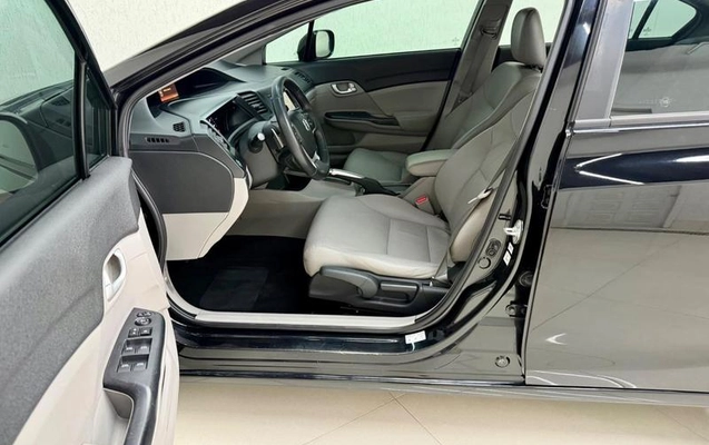 imagem-https://www.socarrao.com.br/sc-vehicle-images-prod/3598972/1788387220301-8445146_14_B_412f6700be.jpeg