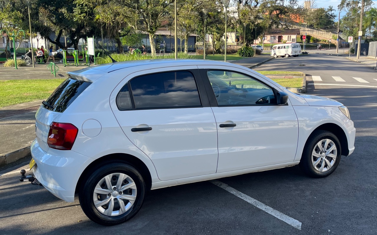 imagem-https://www.socarrao.com.br/sc-vehicle-images-prod/3599700/1788388068745-SU1HXzMwNjkuanBlZw.jpeg