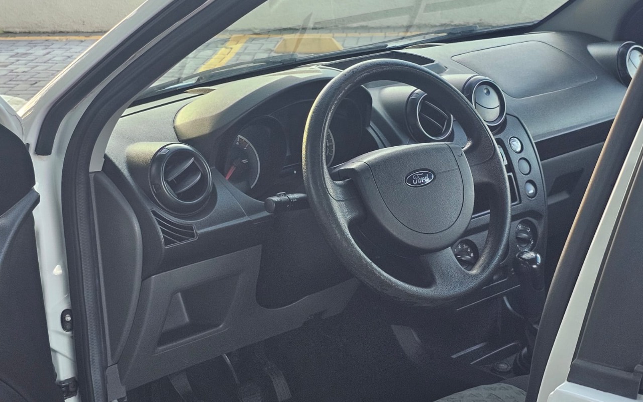 imagem-https://www.socarrao.com.br/sc-vehicle-images-prod/3600667/1788391624071-V2hhdHNBcHAgSW1hZ2UgMjAyNi0wOS0wMiBhdCAyMC4yMC4wNCAoNCkuanBlZw.jpeg