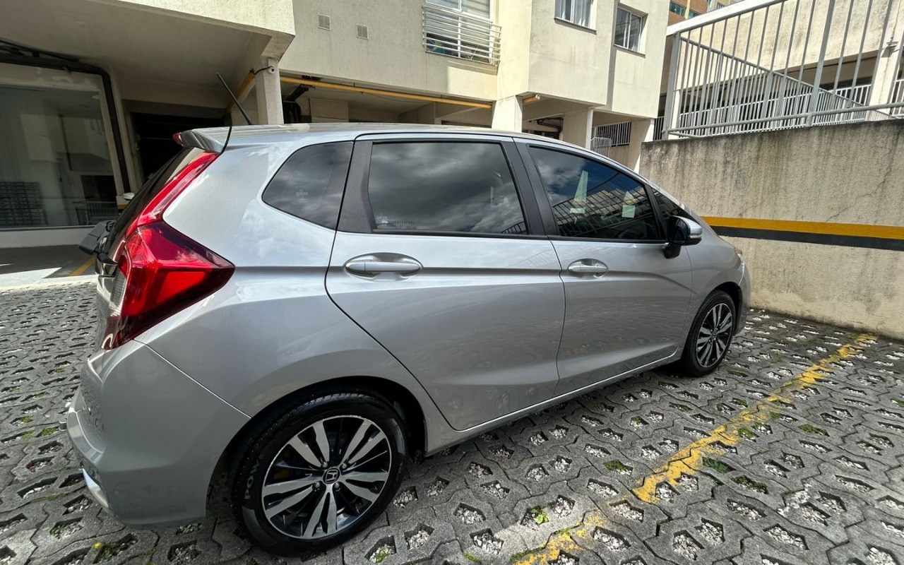 imagem-https://www.socarrao.com.br/sc-vehicle-images-prod/3600992/1788394513835-V2hhdHNBcHAgSW1hZ2UgMjAyNi0wOS0wMiBhdCAxNC4wNi4wOC5qcGVn.jpeg