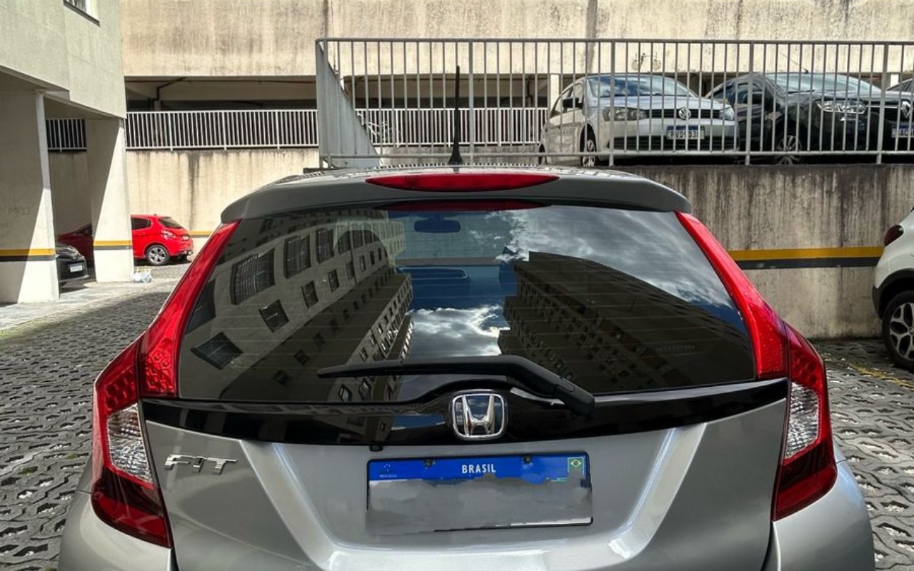 imagem-https://www.socarrao.com.br/sc-vehicle-images-prod/3600992/1788394515891-V2hhdHNBcHAgSW1hZ2UgMjAyNi0wOS0wMiBhdCAxNC4wNC4zNyAoMSkuanBlZw.jpeg