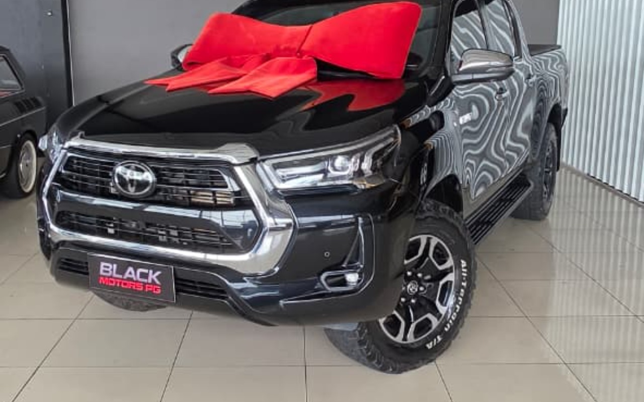 Toyota Hilux 2023 Preto — foto 1 de 3
