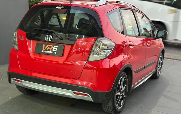 imagem-https://www.socarrao.com.br/sc-vehicle-images-prod/3603935/1790000292240-8445289_1_B_52840b40d5.jpeg
