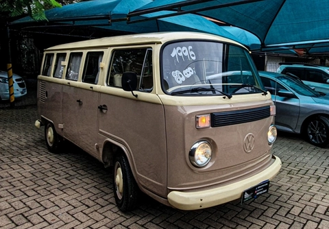 Volkswagen Kombi Escolar 1.6 MPi 1996 Bege — foto 1 de 3