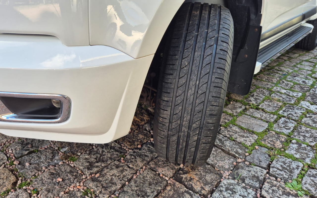 imagem-https://www.socarrao.com.br/sc-vehicle-images-prod/3614344/1788442918000-V2hhdHNBcHAgSW1hZ2UgMjAyNi0wOS0wMSBhdCAxNi41Ny4xMCAoMSkuanBlZw.jpeg